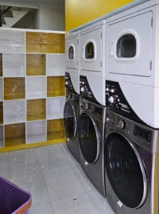 Penataan Outlet Laundry Modern