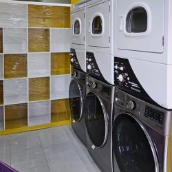 Penataan Outlet Laundry Modern